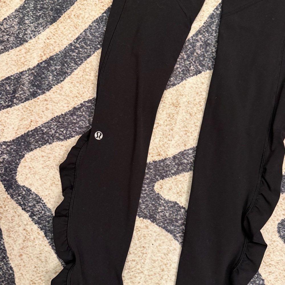 Lululemon Leggings Womens 4 Black High Rise Side Pockets Ruched Running EUC - Picture 2 of 3